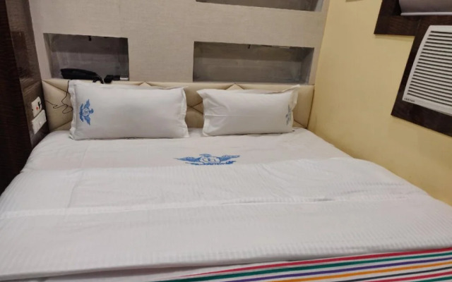 Hotel Ops By OYO Rooms