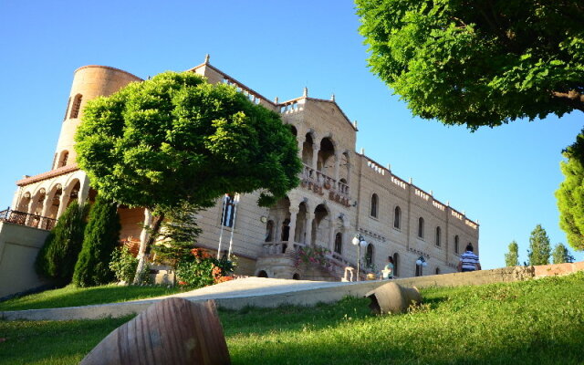Kral Hotel