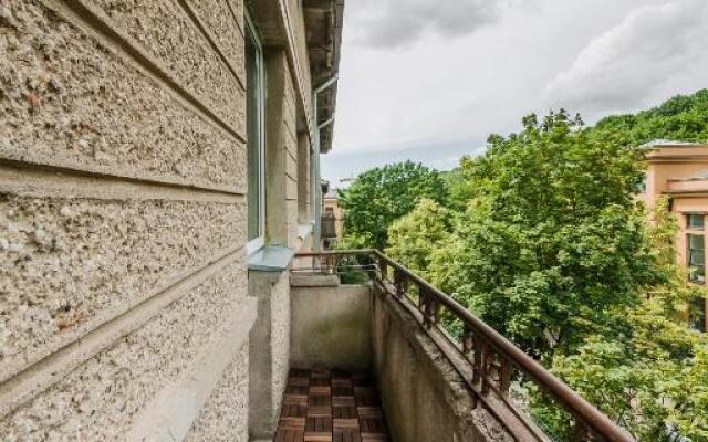 Central Apartment in Architectural Street
