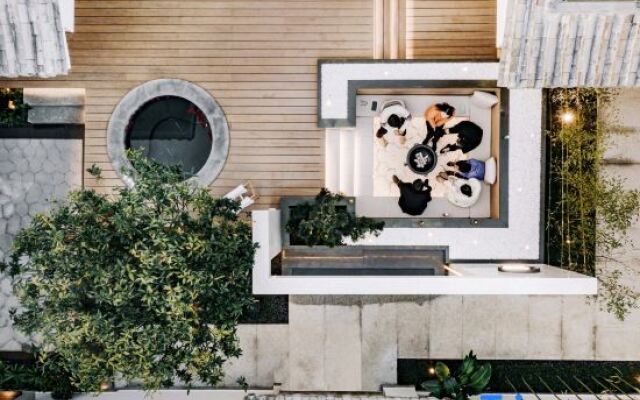 Yansheng Jingyue Designer Hot Spring B & B