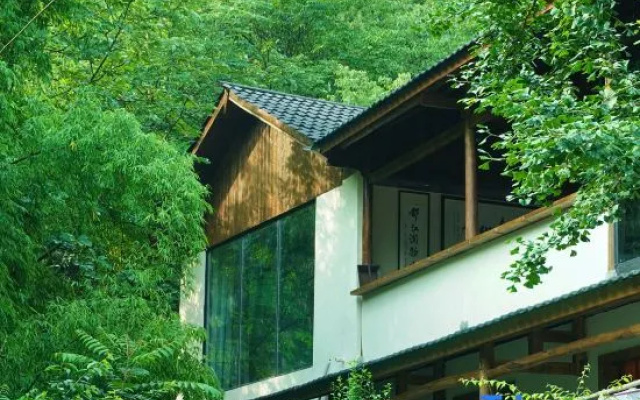 Xiuyan Private Hot Spring Guesthouse  (Qingcheng Back Mountain Scenic Area  Branch) – Outside – Chengdu
