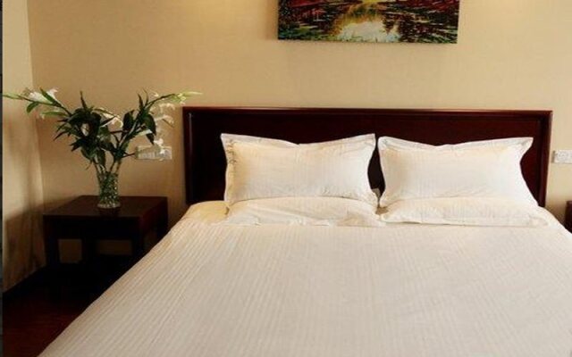 GreenTree Inn Anhui Fuyang Funan East Huaihe Road Express Hotel