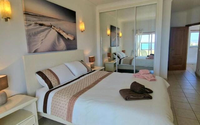 Spacious 3 bedroom apartment with seaview