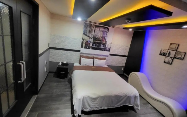 Silver Harbor Apartments. 2 Bedroom fully furnished