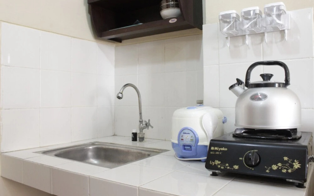 Studio at Buah Batu Park Apartment near Exit Toll Buah Batu – Kitchen – Bandung