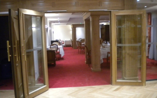 Home Médicis Les Petites Roches