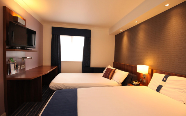 Holiday Inn Express London Gatwick - Crawley by IHG