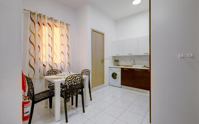 Cosy Apartment Steps From the Promenade