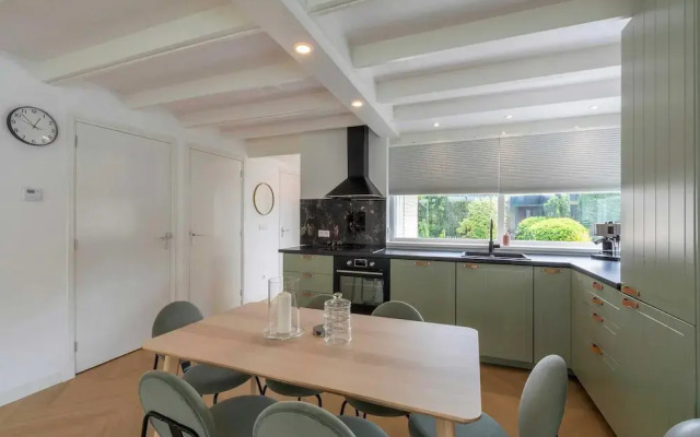 Bungalow Near Sint Maartenszee Beach