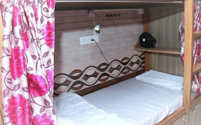 Delta Dormitory - Hostel