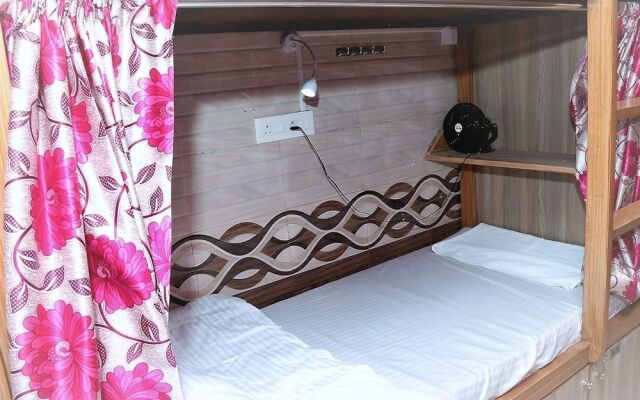 Delta Dormitory - Hostel