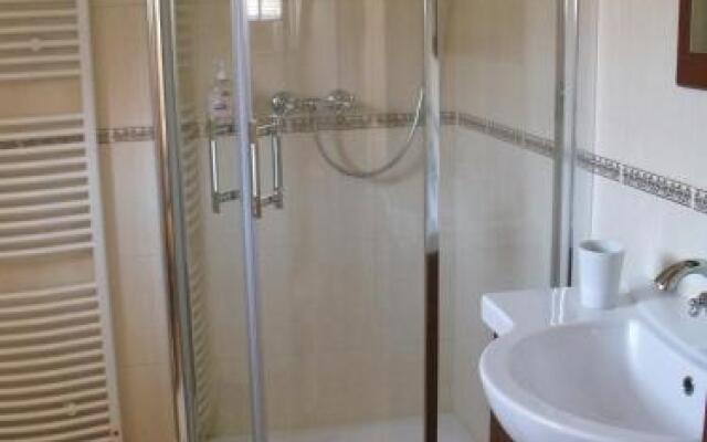 Guest House Tri Korunky