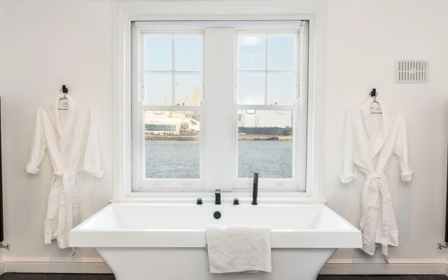 Stunning 3BD Riverside Flat Communal Roof Terrace