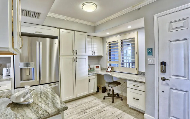 Land's End 10-303 Beach Front - Premier