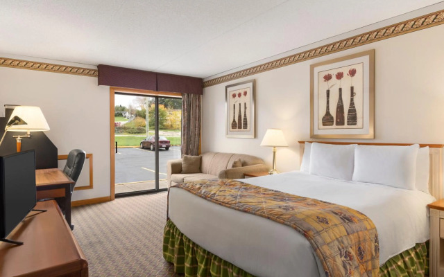 Travelodge by Wyndham Owen Sound