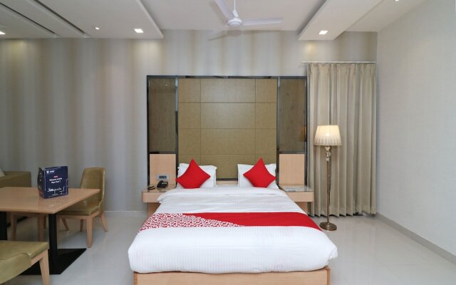 OYO 13616 Hotel Gala Galaxy
