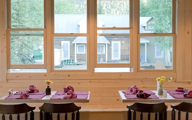 Elk Mountain Lodge