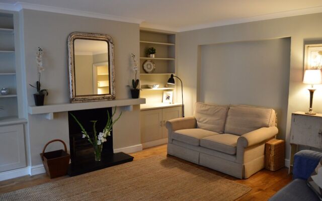 Stylish 2 Bedroom Apartment In London