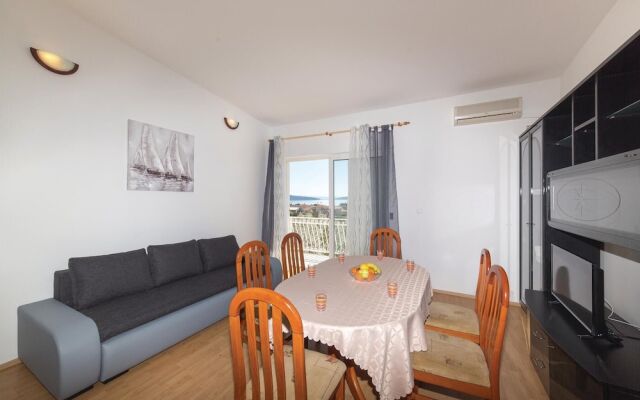 Nice Home in Kastel Luksic With Wifi and 1 Bedrooms