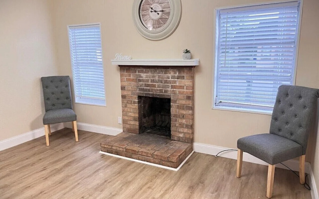 Comfortable Room Rentals Outlets & Kingsky Academy