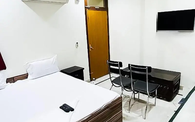 Roomshala 138 Hotel Tourist palace