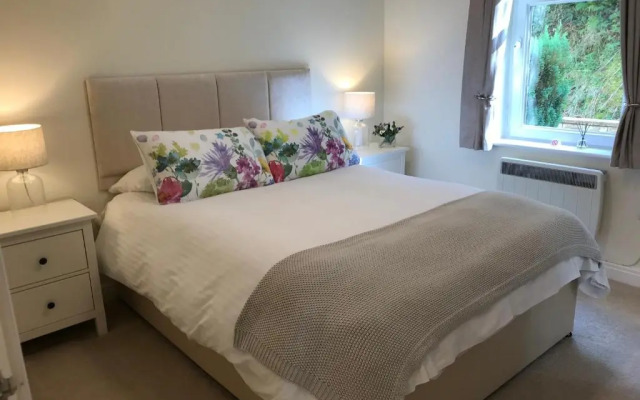 Conaglen, 2 Bedroom Lochside Flat