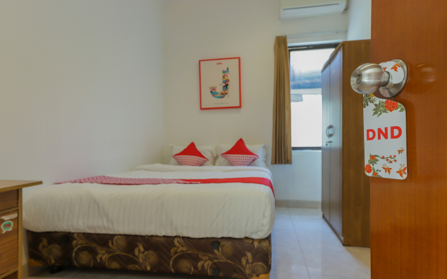 OYO 866 Idola Residence