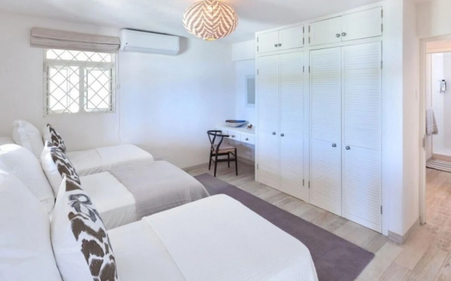 Sunny Vacation Villa 11