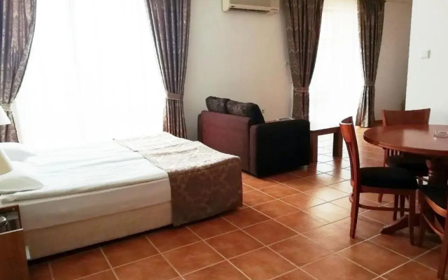 Efir Holiday Village