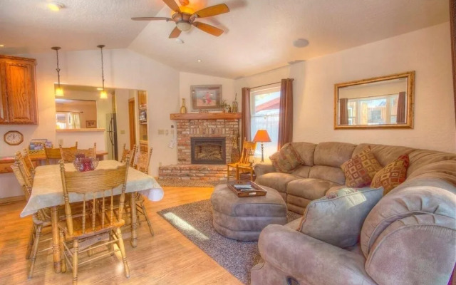 Breezy Pines Cabin 4 Bedroom Home by RedAwning