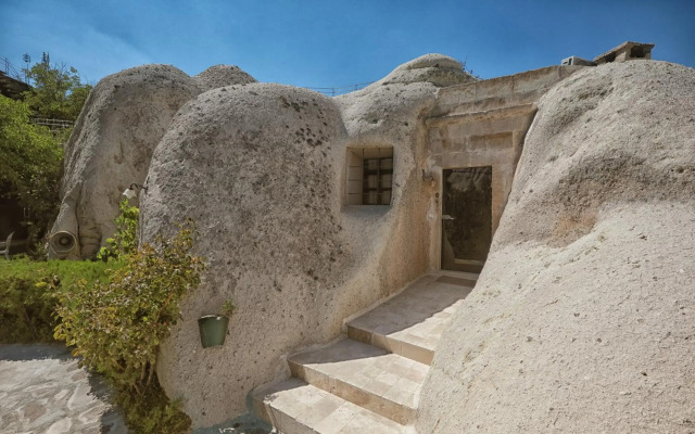 Traveller's Cave Hotel