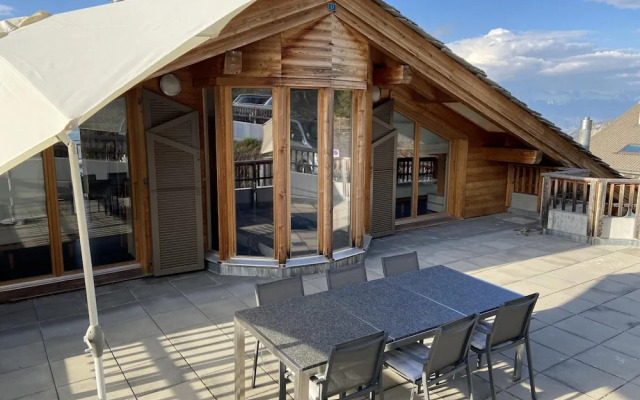 Hilltop Apartment With Valley Views