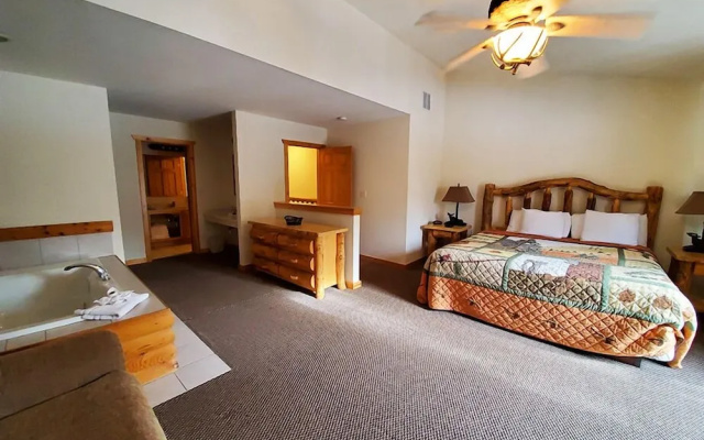 Grand Bear Resort at Starved Rock - фото 2
