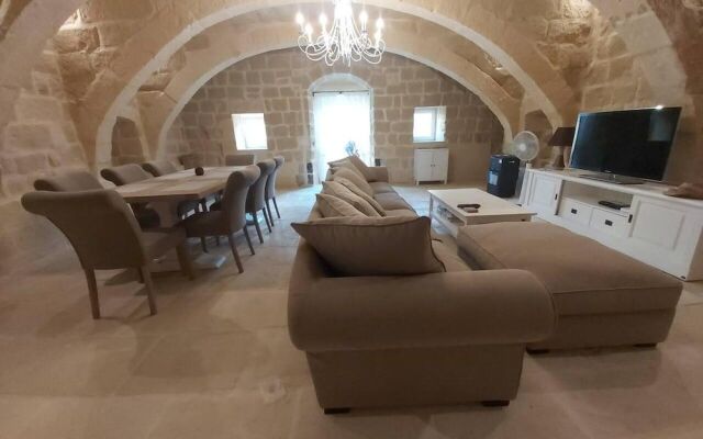 Farmhouse Villa in Gozo With Large Pool & Garden