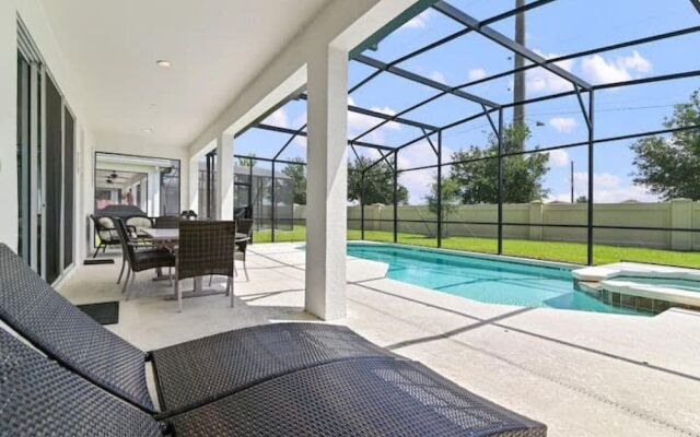 Charming Spacious Pool Home by Disney