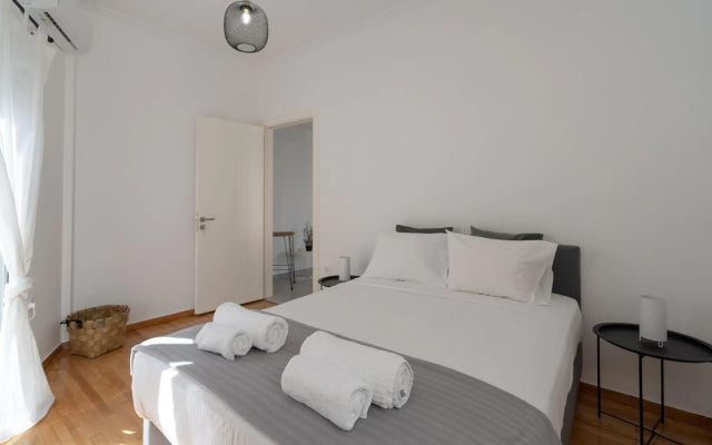 Cozy 2bd apt. 1 min from sea