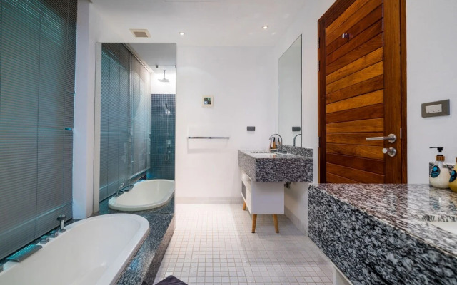 Parinda Villa in Naka Hills