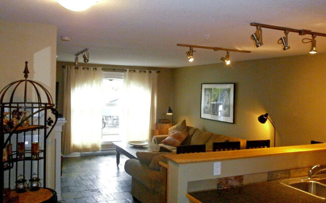 Kaslo Bay Condominium