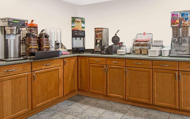 Super 8 By Wyndham Groton