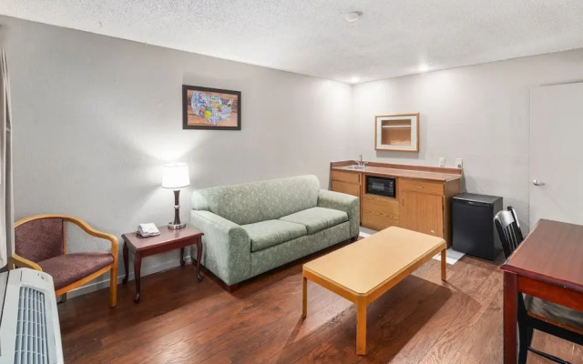 Econo Lodge Near Bellevue Square