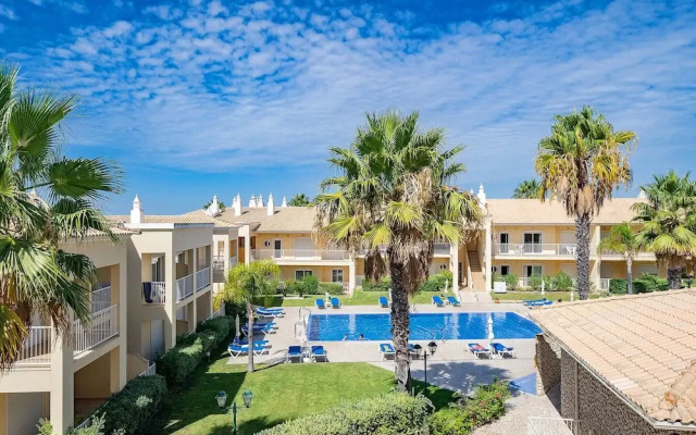 Albufeira Palm Tree With Pool by Homing