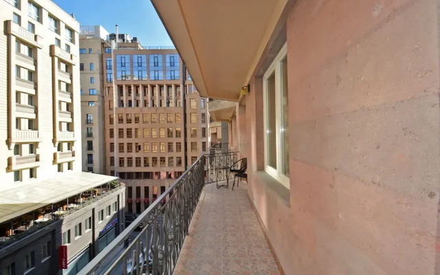 North Ave. Apartments by Luxe Group HH55