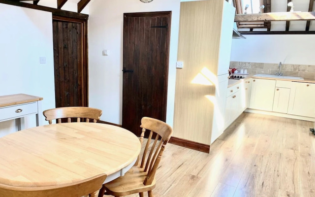 Stunning Estate Sleeps 22 Private Parking & Garden