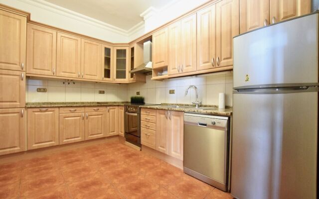 Luxury Apartment by Hi5 - Lovag Suites