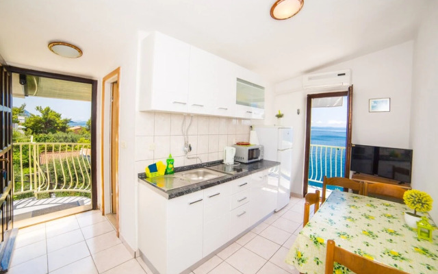 Apartments Bratus