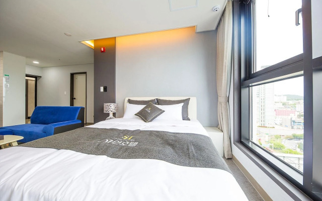 Shine Hotel