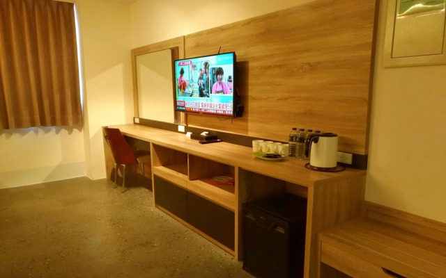 Travel Light Hotel