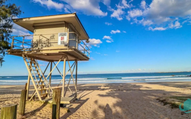 Splendour Hideaway - Luxury pool at Caves Beach