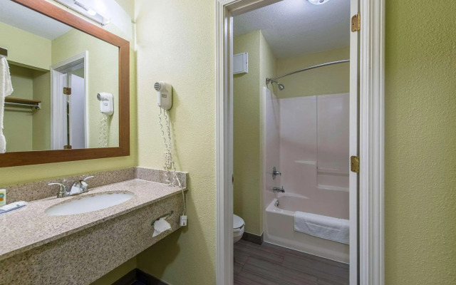 Quality Inn & Suites Hotel Muncie