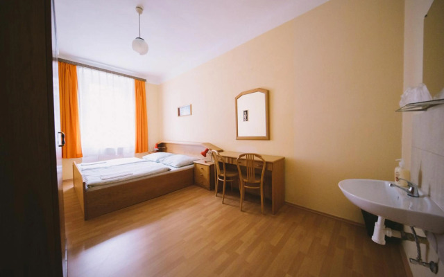 Hostel Dakura